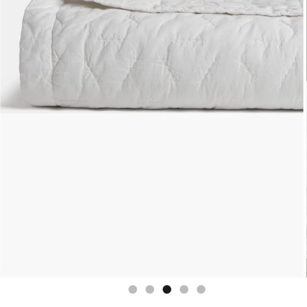 Parachute NWT Soft stitch organic cotton quilt